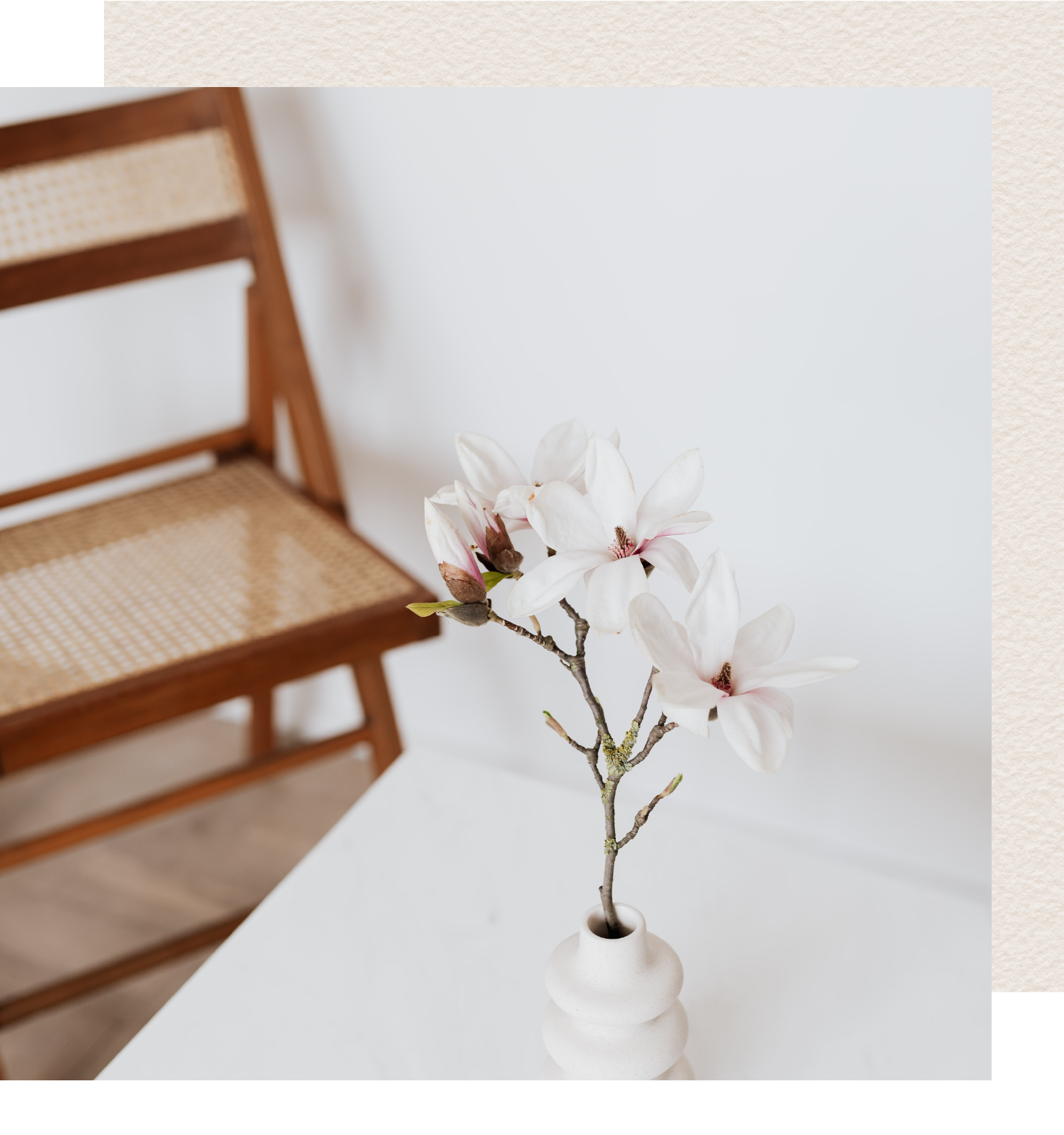 magnolia-flowers-vase